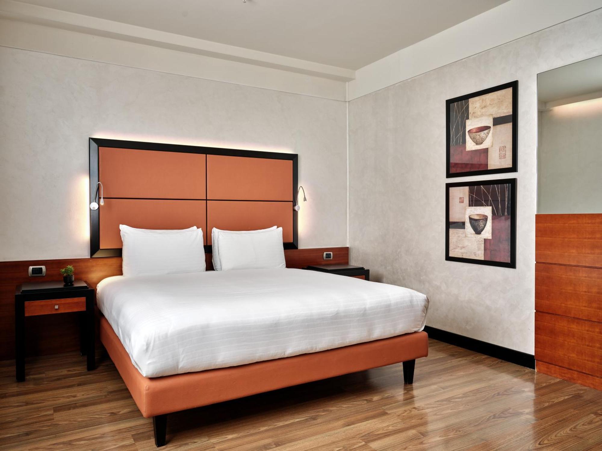 Crowne Plaza Milan - Malpensa Airport By Ihg Hotel Case Nuove  Ngoại thất bức ảnh